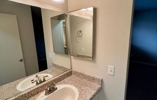 1 bed, 1 bath, 700 sqft, $1,575, Unit 14