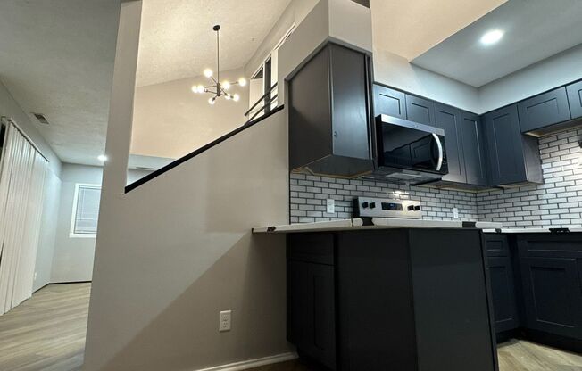 2 beds, 1.5 baths, $1,400, Unit 4