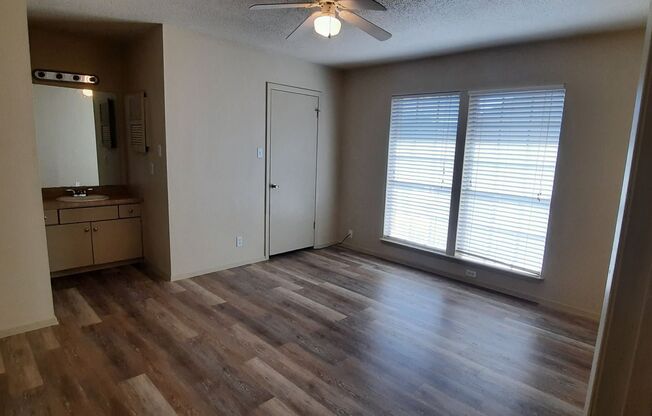 3 beds, 2.5 baths, $1,995, Unit Unit C