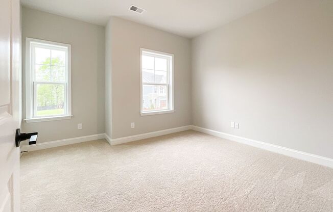 3 beds, 2.5 baths, $2,800