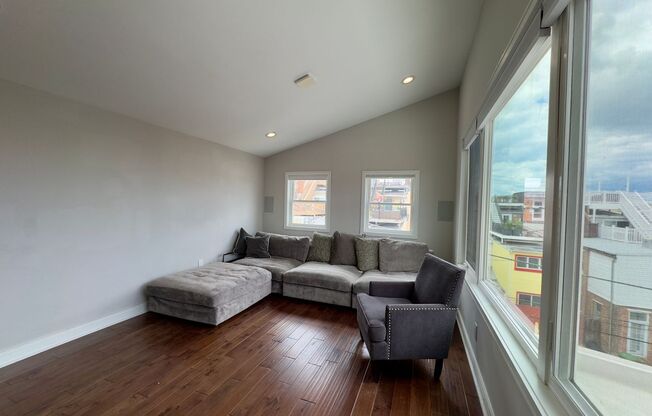 Charming 3Bed/3Bath in Riverside Neighborhood