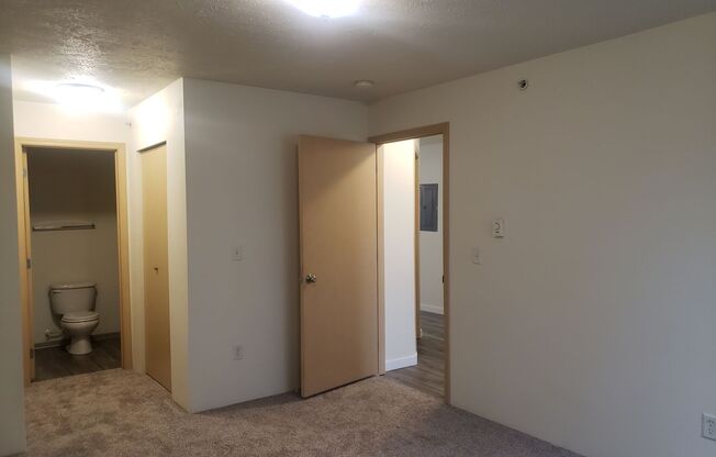 2 beds, 2 baths, 1,000 sqft, $1,350, Unit B206