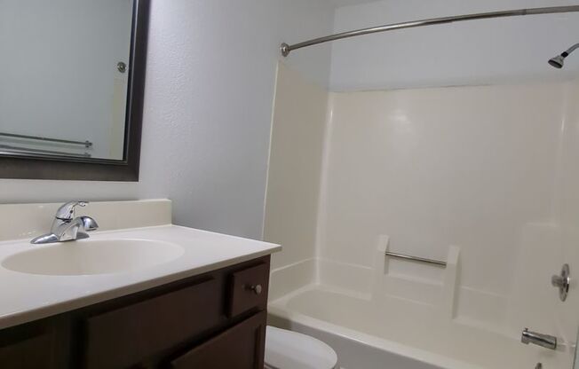 2 beds, 1 bath, 900 sqft, $975, Unit 240-107