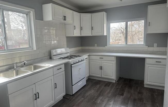 3270 E 118 ST