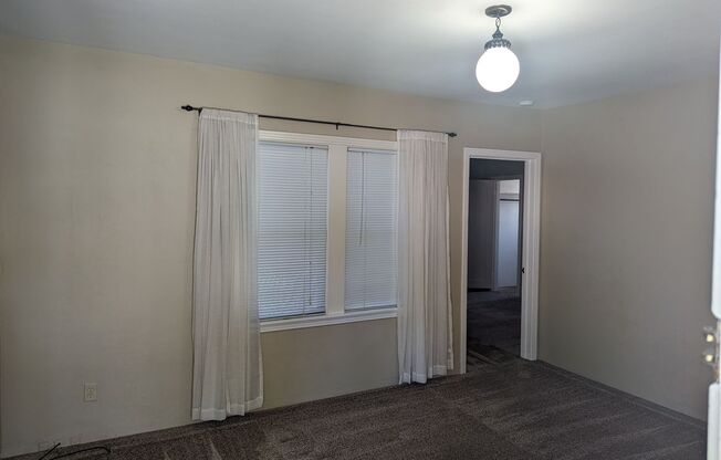 2 beds, 1 bath, $1,700