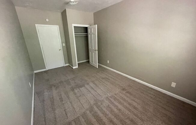 3 beds, 1 bath, 1,100 sqft, $1,149, Unit Unit 2