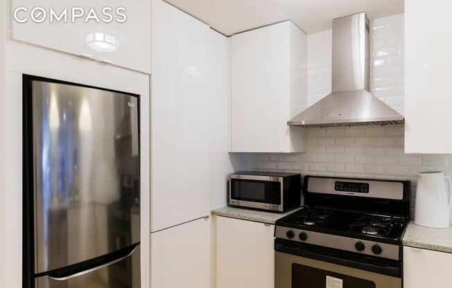 13 W 127 ST