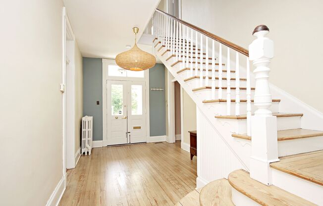 Charming & Renovated Downtown Home .5 Mile From UVA Medical Center