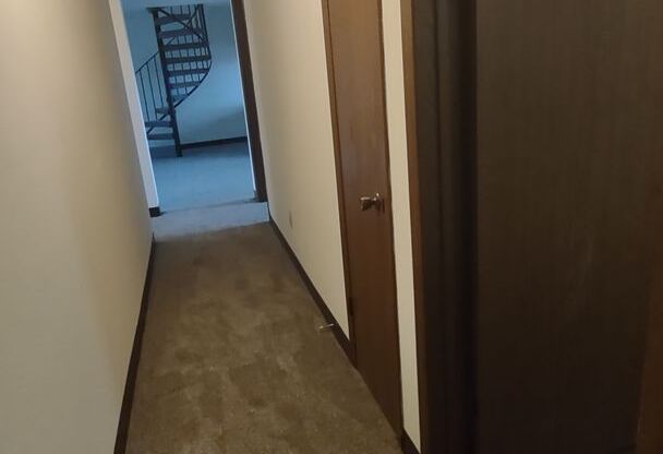 2 beds, 1 bath, 1,164 sqft, $1,450, Unit 342