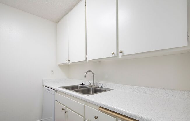 1 bed, 1 bath, 690 sqft, $1,995, Unit 018
