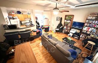 910 W OAKDALE
