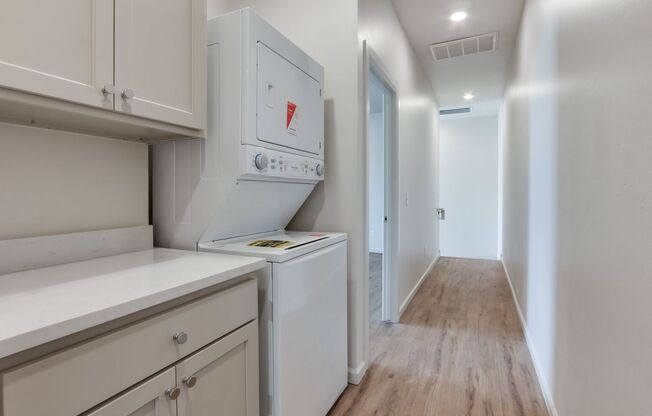 3 beds, 2 baths, $1,950, Unit 649 W 2nd St