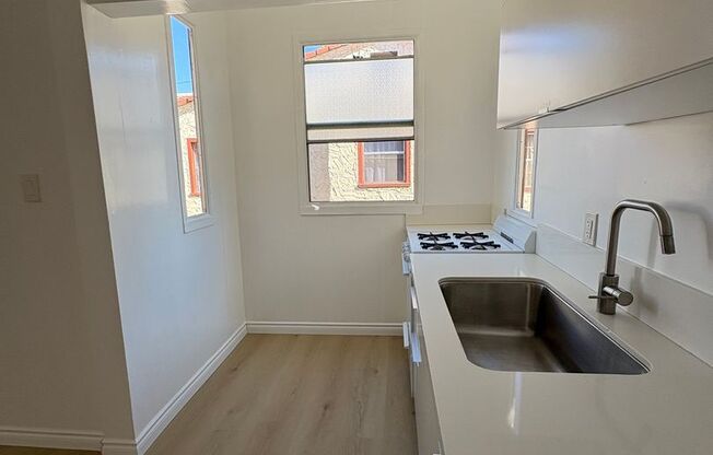 1 bed, 1 bath, 400 sqft, $1,695, Unit 6