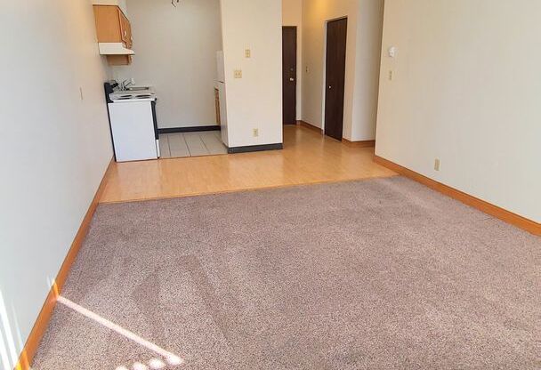 3 beds, 1 bath, 1,100 sqft, $860, Unit 216