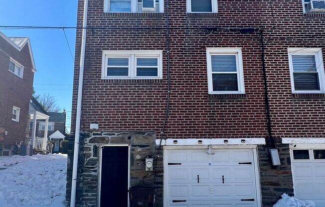 Stunning 3-Bed Twin Home in Lansdowne! Available May 1st!