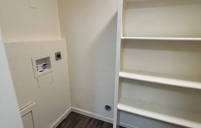 2 beds, 1 bath, 950 sqft, $1,225, Unit 109