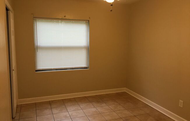 3 beds, 1 bath, $1,250