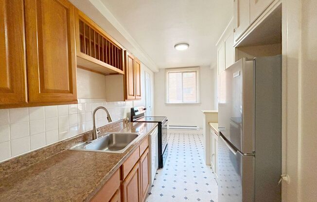 1 bed, 1 bath, 648 sqft, $1,495, Unit Mayfair - 09
