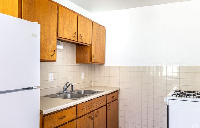 Studio, 1 bath, $795, Unit 13