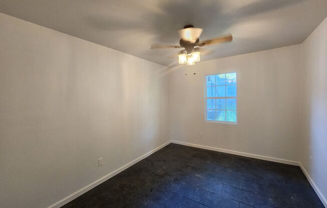 3 beds, 1 bath, $1,000