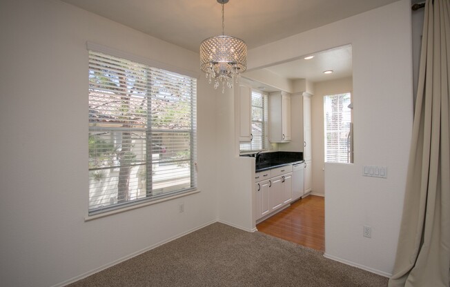 Upstairs Beautiful Condo in Carmel Valley!