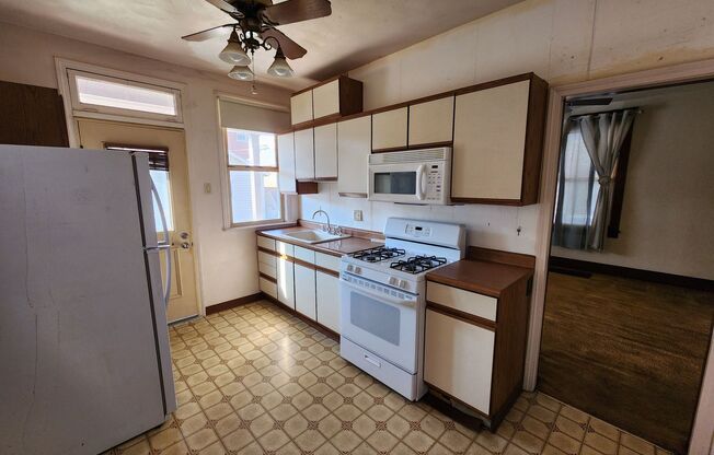 4 beds, 1 bath, $1,195