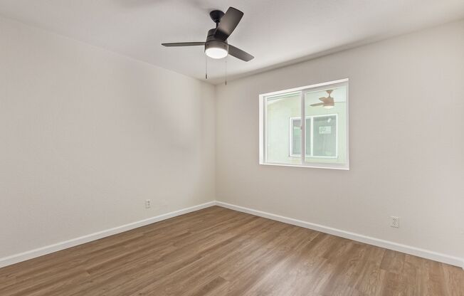 On Broadway - Ground Level 1 bed | 1 bath with Private Yard