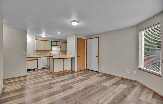 2 beds, 2 baths, 950 sqft, $1,395, Unit 340-27