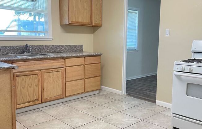 2 beds, 1 bath, $2,800