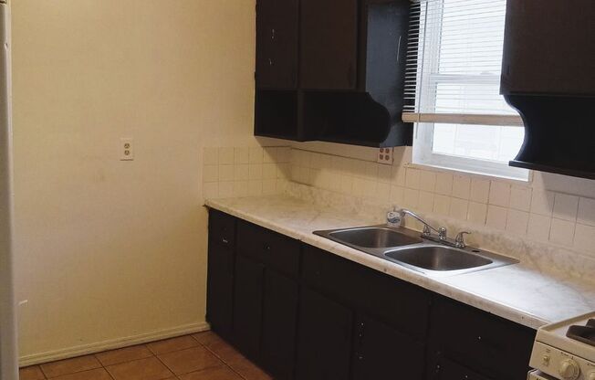 2 beds, 1 bath, $725