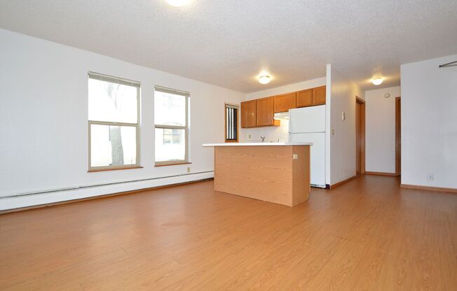 2 beds, 1 bath, 725 sqft, $1,215, Unit 1 - 23