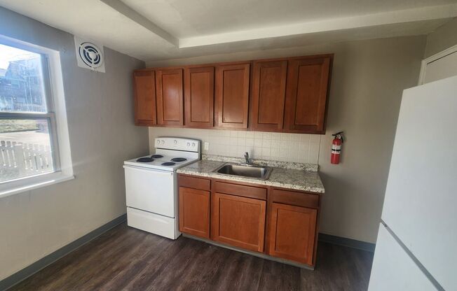 3 beds, 1 bath, 1,500 sqft, $1,300, Unit 1614-00