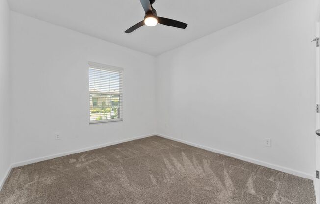 4 beds, 2 baths, $2,600, Unit Knightsbridge