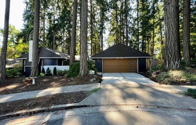 Beaverton 4 Bed + 2 Bath House - W/D, Walking Trails, EV Charging and MORE!!