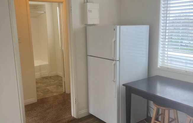 1 bed, 1 bath, $1,095, Unit 23