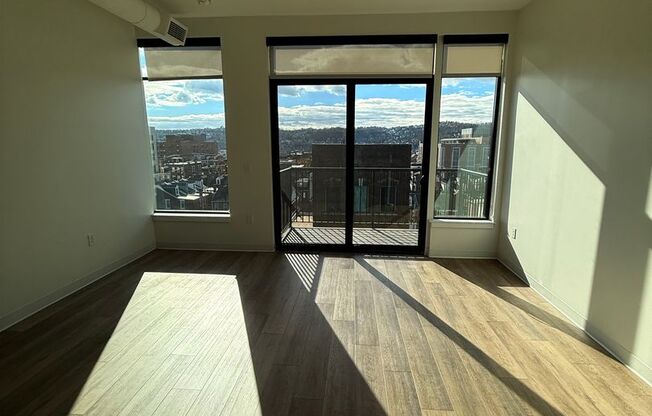 2 beds, 1 bath, 865 sqft, $2,350, Unit Unit 612