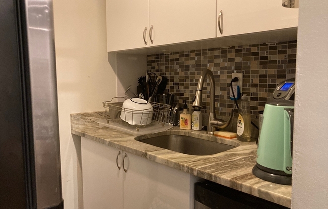 1 bed, 1 bath, $2,350, Unit B