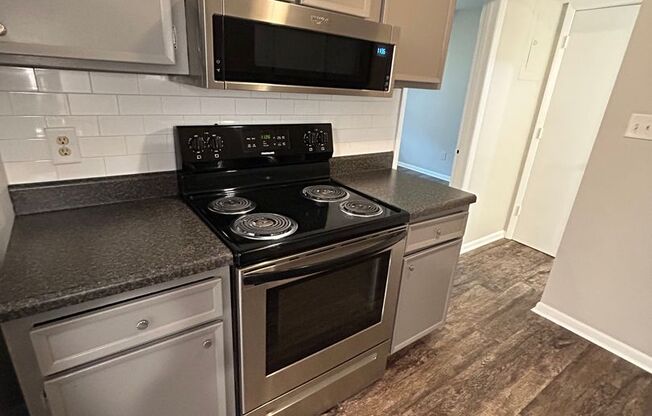 1 bed, 1 bath, 616 sqft, $878, Unit 38