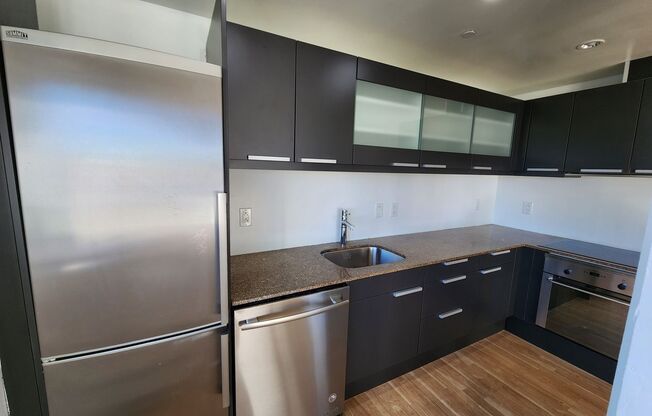 1 bed, 1 bath, 718 sqft, $1,950, Unit 4B