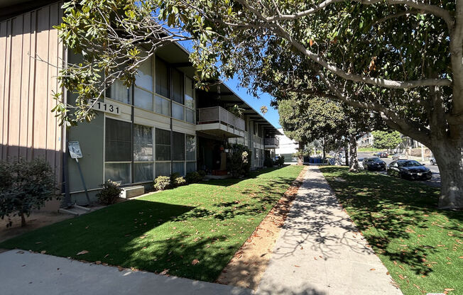 11131 ROSE AVE