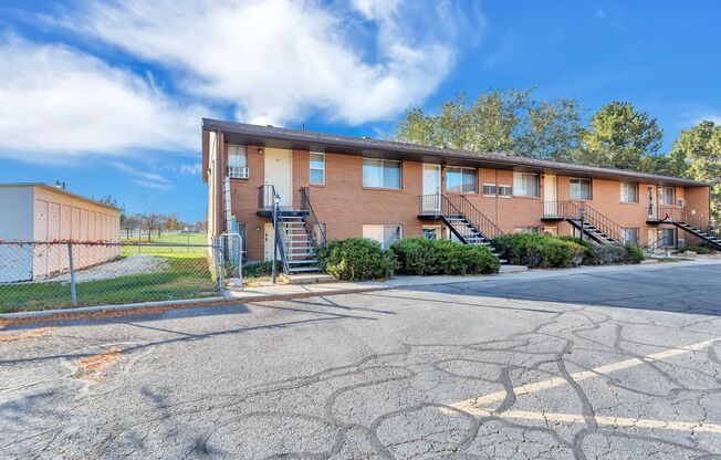 2 beds, 1 bath, 1,000 sqft, $1,150, Unit 1889 W 8