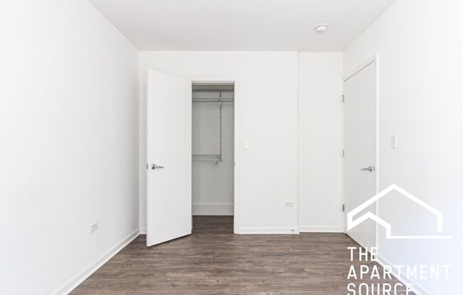 Uptown 1 Bed, Convenient Red Line Location!