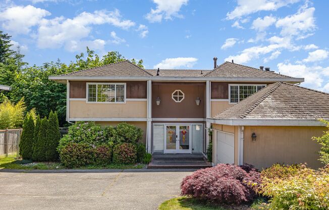Stunning Lake Sammamish View | 5 Bed, 3 Bath Home in Bellevue