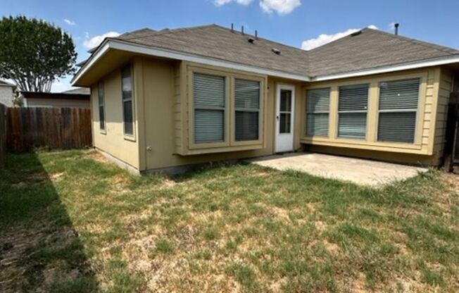 3 beds, 2 baths, $1,650