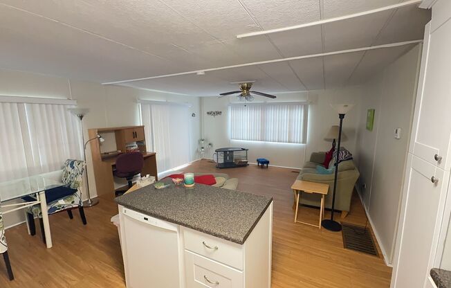 Beautiful 2 bedroom 2 bath mobile home for rent in 55+ community in south Tampa