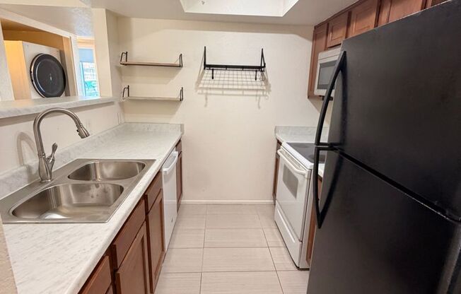 Spacious 2Bdm 2Ba Central Tempe Condo with New Floors!