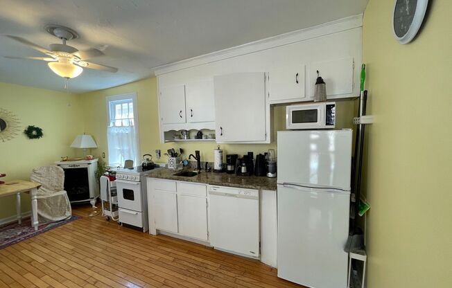 Historic Studio In Medical District-FULLY FURNISHED