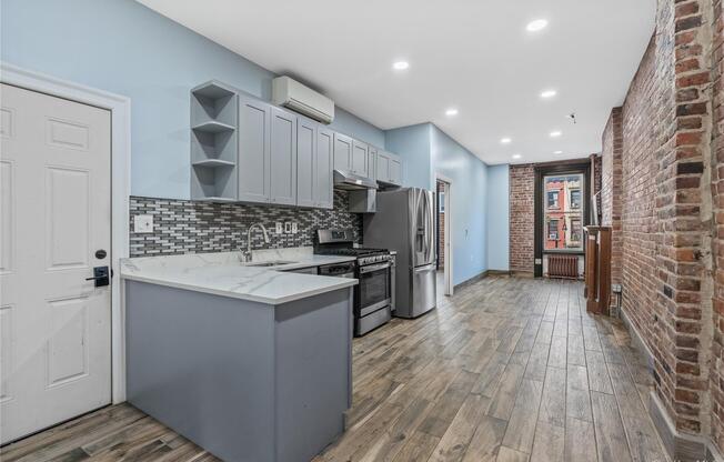 220 E 116 ST