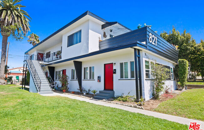 821 MAPLE ST