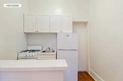 212 W 16 ST